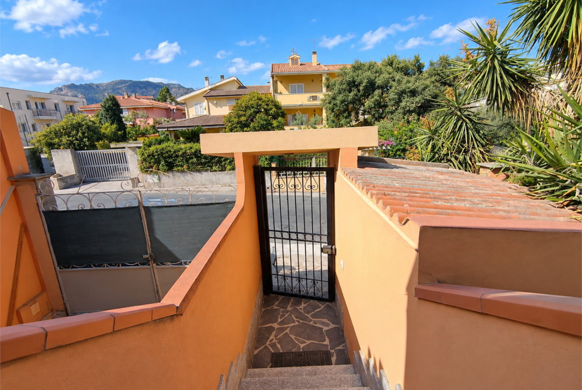 Appartamento con terrazza e lastrico solare – Via Isonzo, Capoterra